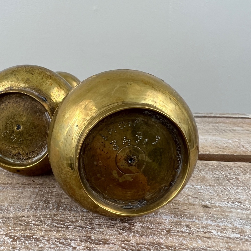 Vintage Ornate Carved Brass Matching Vases Made In India Mid Century - Picture 5 of 10